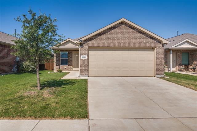 2525 Russell St in Crandall, TX - Building Photo