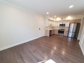 39 Herrick Rd in Newton, MA - Building Photo - Building Photo