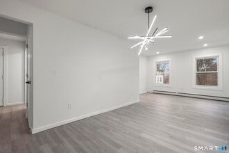 93 Sunnyside Ave in Watertown, CT - Building Photo - Building Photo