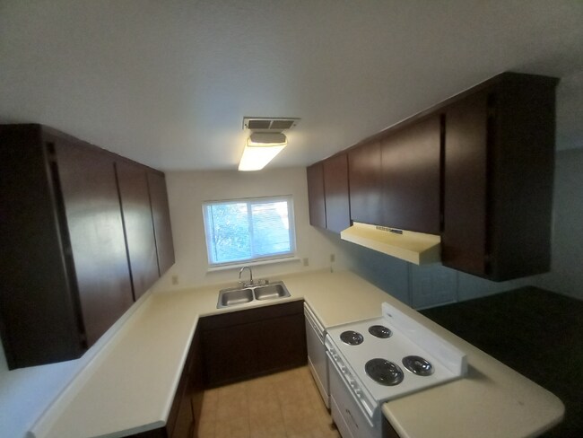 property at 1090 W D St