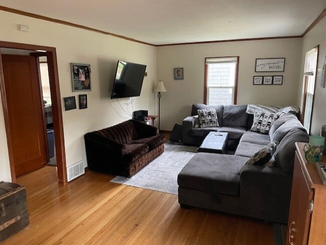 property at 1019 3rd Ave NE