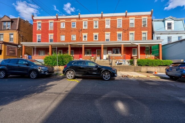 3422 Ward St, Unit 3 in Pittsburgh, PA - Building Photo - Building Photo