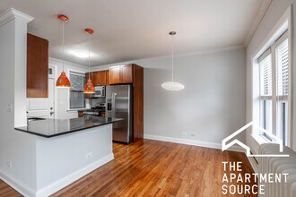 736 W Addison St, Unit S1 in Chicago, IL - Building Photo - Building Photo