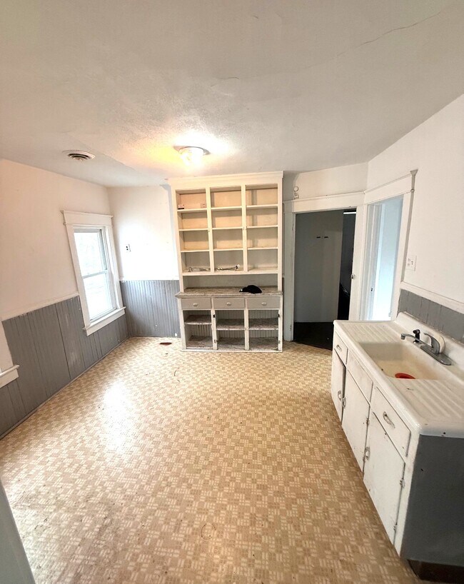 322 Wallace St, Unit #2 in Erie, PA - Building Photo - Building Photo