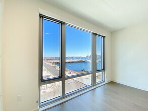 36 Lewis St, Unit #308 in Boston, MA - Building Photo - Building Photo