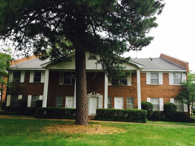 Colonial Apartments in Memphis, TN - Foto de edificio - Building Photo