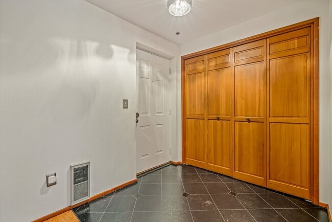 2101 Nob Hill Ave N in Seattle, WA - Building Photo - Building Photo