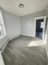 682 Broadway, Unit 3 in Bayonne, NJ - Building Photo - Building Photo