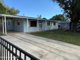 4303 Yorkshire Dr in Melbourne, FL - Building Photo
