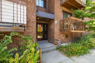 4420 Coloniale Av in Montréal, QC - Building Photo