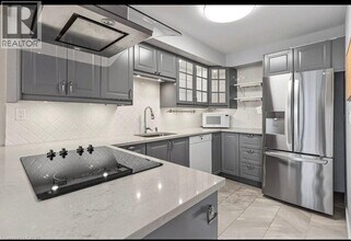 1300 Marlborough Ct in Oakville, ON - Building Photo - Building Photo