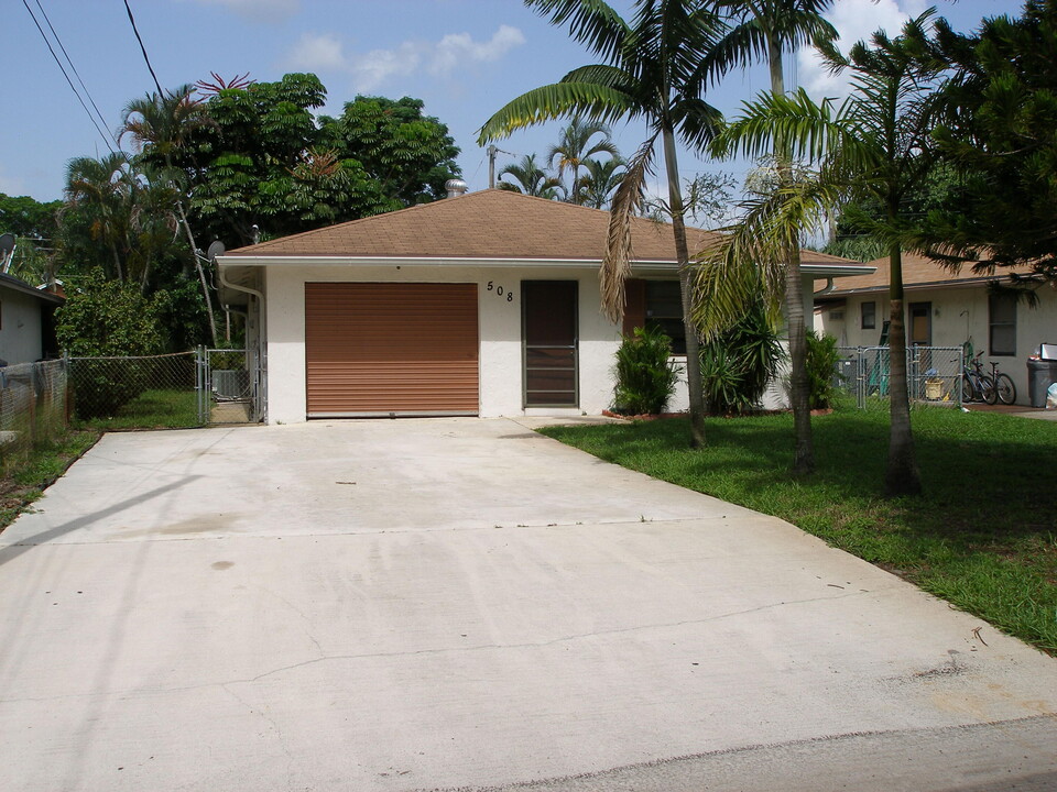 508 Pinegrove Ave in Jupiter, FL - Building Photo