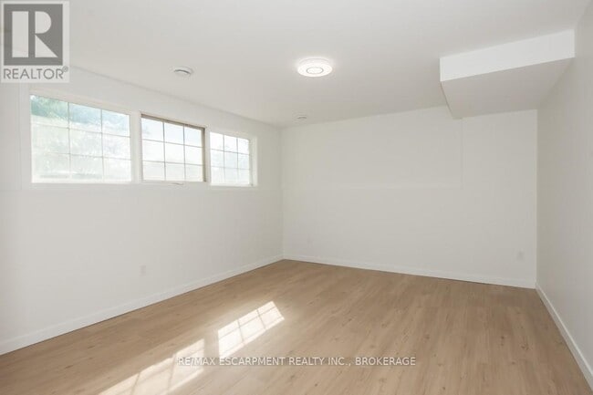 6245 Eldorado Ave in Niagara Falls, ON - Building Photo - Building Photo