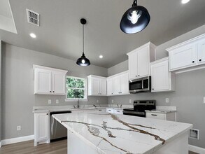 823 Edgar St in Greenville, TX - Building Photo - Building Photo