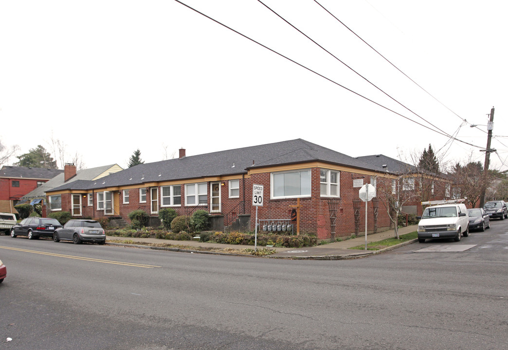 Oak Manor in Portland, OR - Building Photo