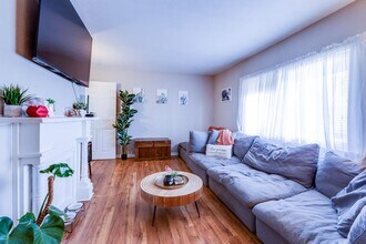 1022 E Warrington Ave in Pittsburgh, PA - Building Photo - Building Photo