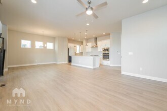 6047 N Netherland Ct in Aurora, CO - Foto de edificio - Building Photo