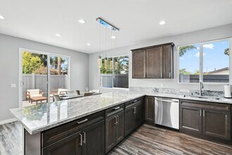 5122 Los Robles Dr in Carlsbad, CA - Building Photo - Building Photo