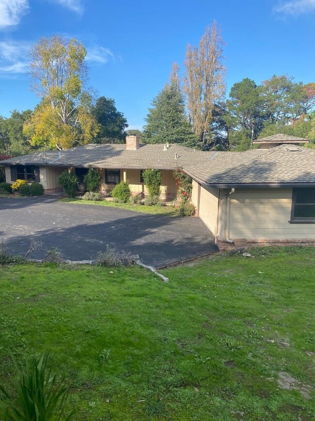 620 Barbara Way in Hillsborough, CA - Building Photo - Building Photo