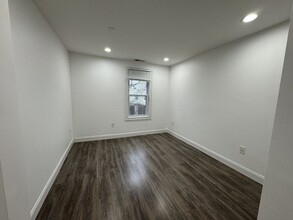 40 Morris St, Unit 3 in Boston, MA - Building Photo - Building Photo