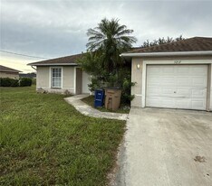 5217 Centennial Blvd in Lehigh Acres, FL - Building Photo