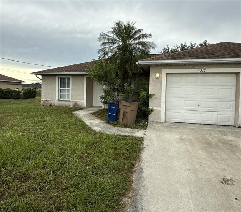 5219 Centennial Blvd in Lehigh Acres, FL - Building Photo