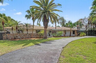 13621 SW 103rd Ave in Miami, FL - Building Photo - Building Photo