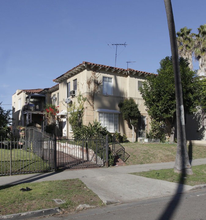 127-129 N Catalina St in Los Angeles, CA - Building Photo