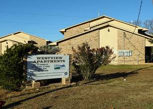 Westview Apartments in Grandview, TX - Foto de edificio - Building Photo