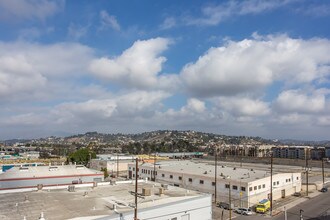 200 N San Fernando Rd, Unit 501 in Los Angeles, CA - Foto de edificio - Building Photo