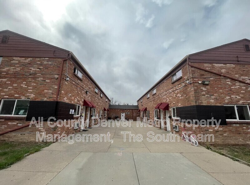 1627 Alton St in Aurora, CO - Building Photo