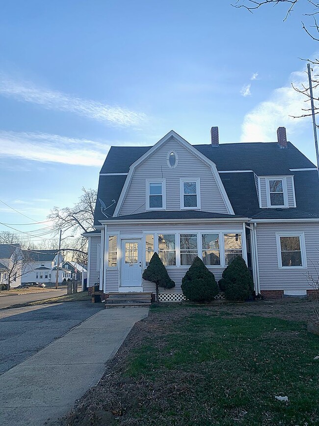 property at 380 Bullocks Point Ave