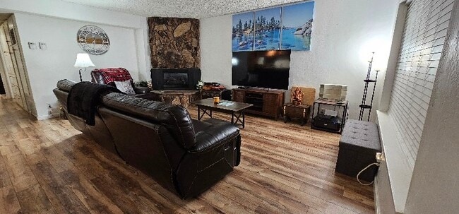 1168 Herbert Ave, Unit B in South Lake Tahoe, CA - Foto de edificio - Building Photo