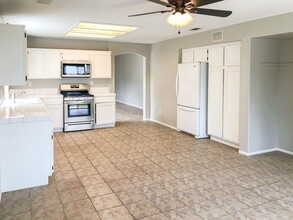 32286 Vía Arias in Temecula, CA - Building Photo - Building Photo