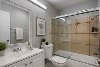 20134 Leadwell St, Unit 208 in Winnetka, CA - Foto de edificio - Building Photo