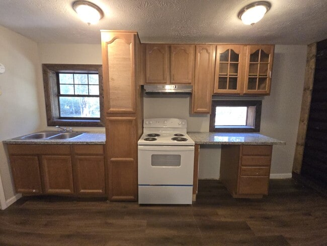 property at 1099 W Hall Ave