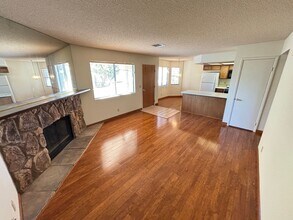 1105 N Buffalo Dr in Las Vegas, NV - Building Photo - Building Photo