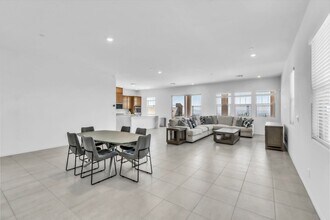 528 Parkwind Ln in Las Vegas, NV - Building Photo - Building Photo