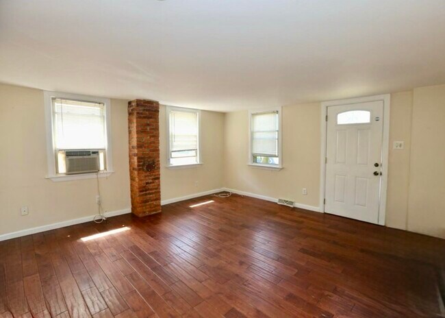 310 Ellis St in Glassboro, NJ - Foto de edificio - Building Photo