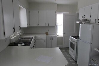 995 Lakeview St in Waterford Township, MI - Building Photo - Building Photo