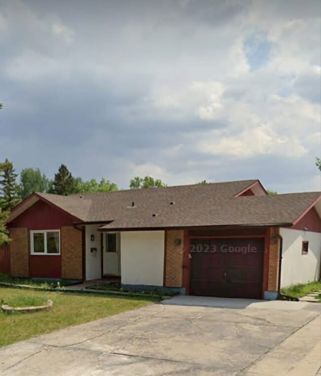 property at 2 Lake Island Crescent