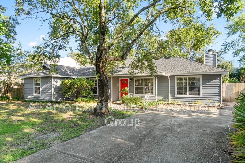 202 Stephen Ave in Mary Esther, FL - Foto de edificio