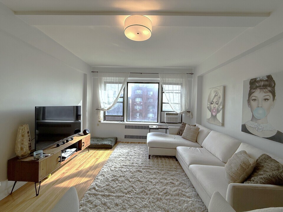 99-21 67th Rd in Queens, NY - Building Photo