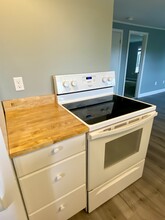 1106 Highland Ave, Unit 2 in South Portland, ME - Foto de edificio - Building Photo