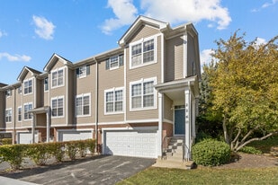 2260 Hudson Cir in Aurora, IL - Building Photo