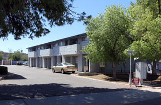 7th St Villas Apartments