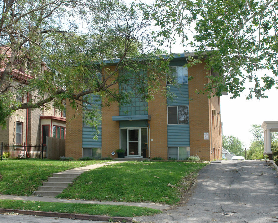 125 N 39th St in Omaha, NE - Foto de edificio