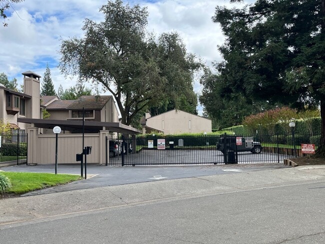7711 Juan Way in Fair Oaks, CA - Building Photo - Building Photo