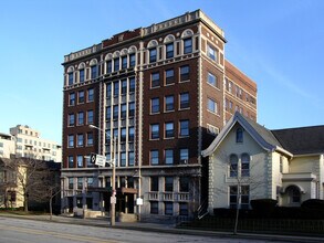 Lakeshore in Milwaukee, WI - Foto de edificio - Building Photo