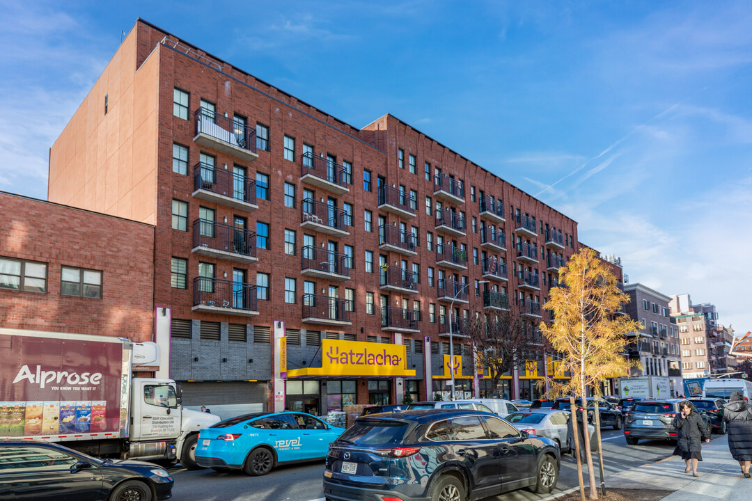 752 Bedford Ave in Brooklyn, NY - Building Photo